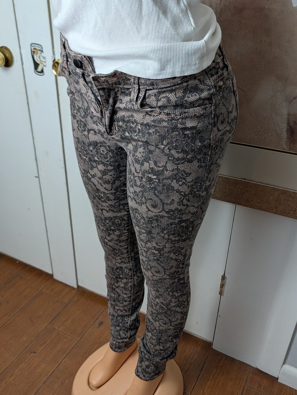 Joe's Jeans Womens Black Floral Art Skinny Dark Wash Denim Size 27W